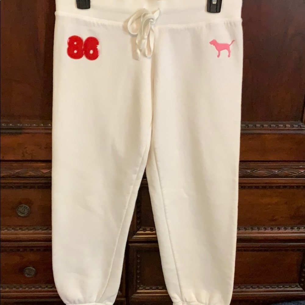 White joggers-pink